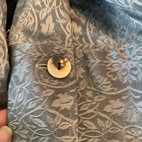 Gray blouse w/brocade pattern wrinkle free buttons down partial tags NEW - Picture 6 of 13